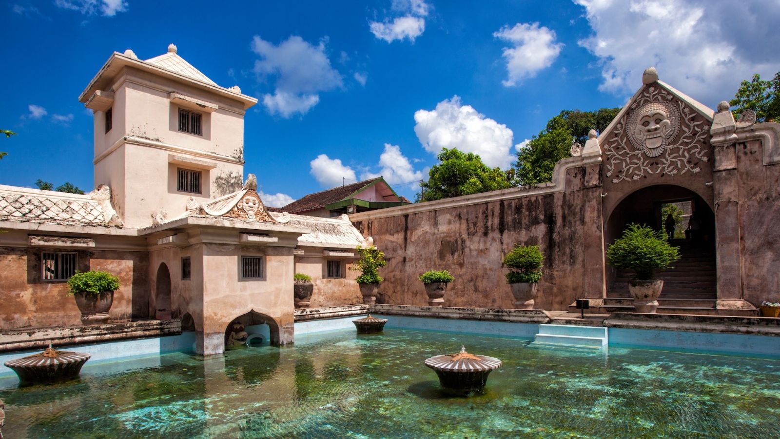 Taman Sari Rasa: Santai di Air, Lezat di Lidah di Cilacap